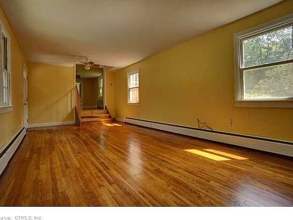 3rd image of 226 Pumpkin Hill Rd