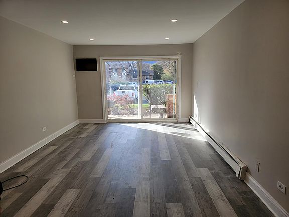 2nd image of 9S125 Lake Dr