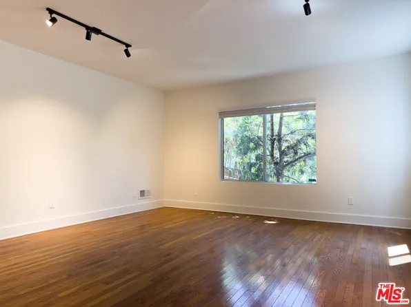 1947 Clinton St #700, Los Angeles, CA 90026
