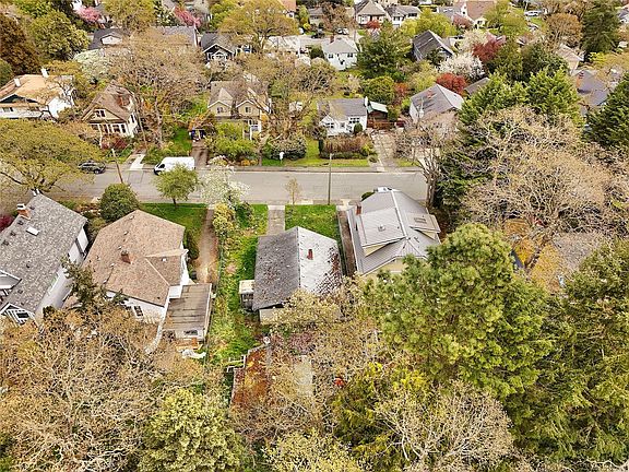 5th image of 2728 Avebury Ave