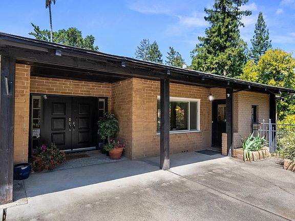 2nd image of 15521 Glen Una Dr