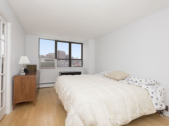 4th image of 301 Cathedral Pkwy #10C