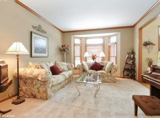 1275 Williamsburg Ln, Crystal Lake, IL 60014