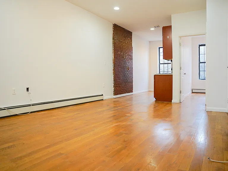 1035 Jefferson Ave #2 — Photo 7