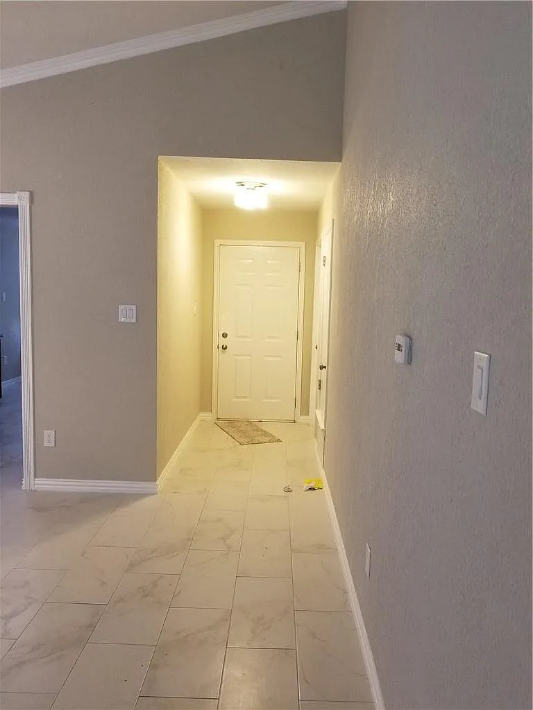 3 bed, 2.0 bath, 1331 sqft, $2,100 — Photo 3