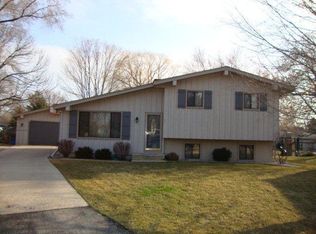 2705 Holly Grove Ct, Racine, WI 53402