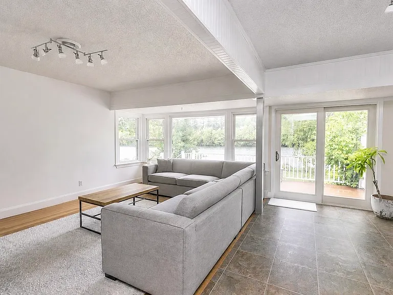 120 Chauncey Ave — Photo 10