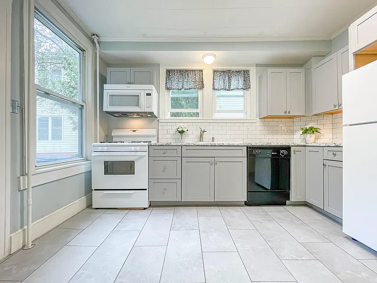 91 Saint Lawrence St #1 — Photo 1