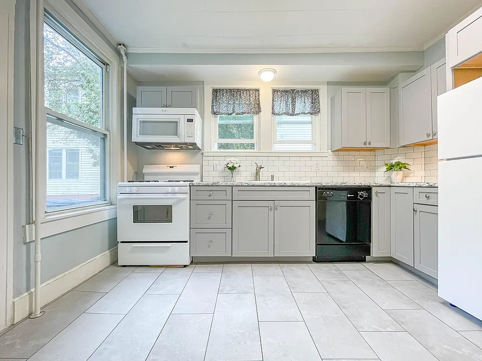 91 Saint Lawrence St #1