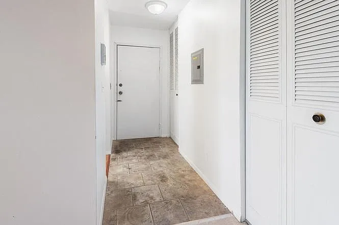 42 Shrewsbury Green Dr #L — Photo 13