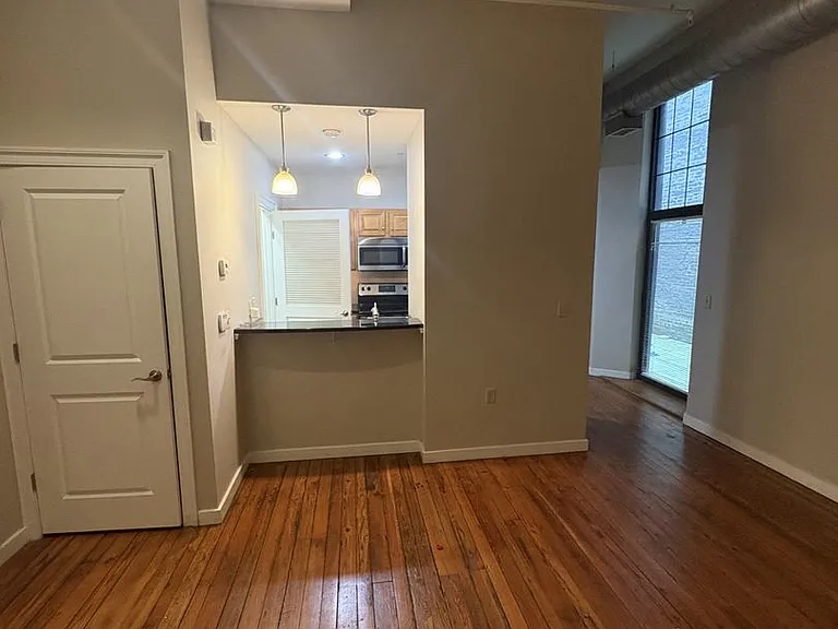 125 W. Saratoga St — Photo 4