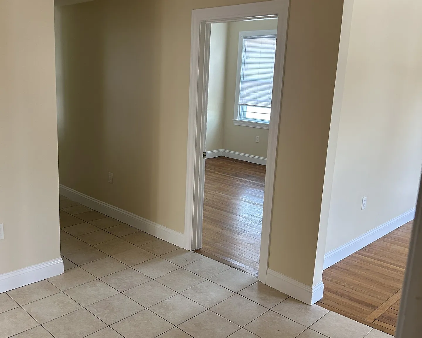 4 bed, 1.5 bath, 1400 sqft, $3,600 — Photo 2