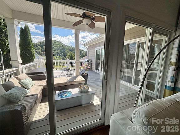 5th image of 30 Rose Point Dr