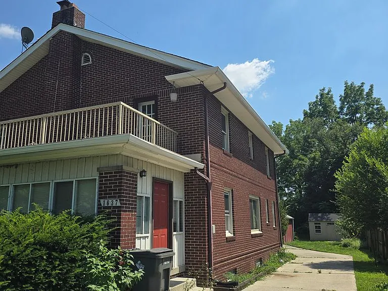 1637 Lawrence Ave #&-1639 — Photo 1