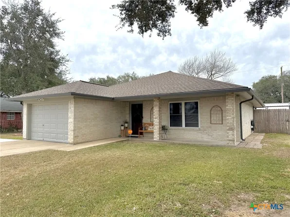 213 Sparrow Ln, Victoria, TX 77905