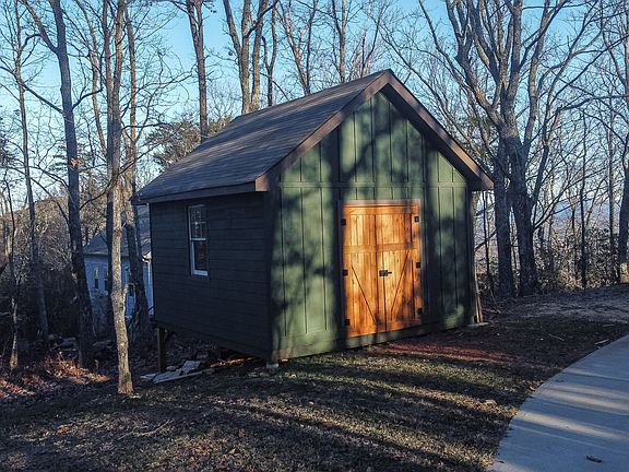 3rd image of 1335 Daybreak Rd