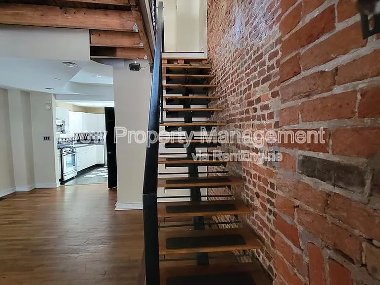 1019 S 10th St — Photo 13