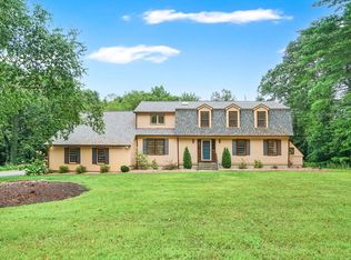 4 Highmoor Dr, Wilbraham, MA 01095