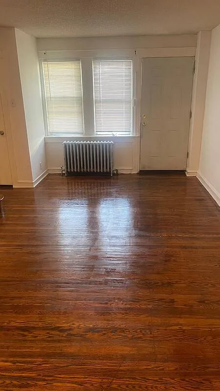 2 bed, 1.0 bath, $1,350 — Photo 2