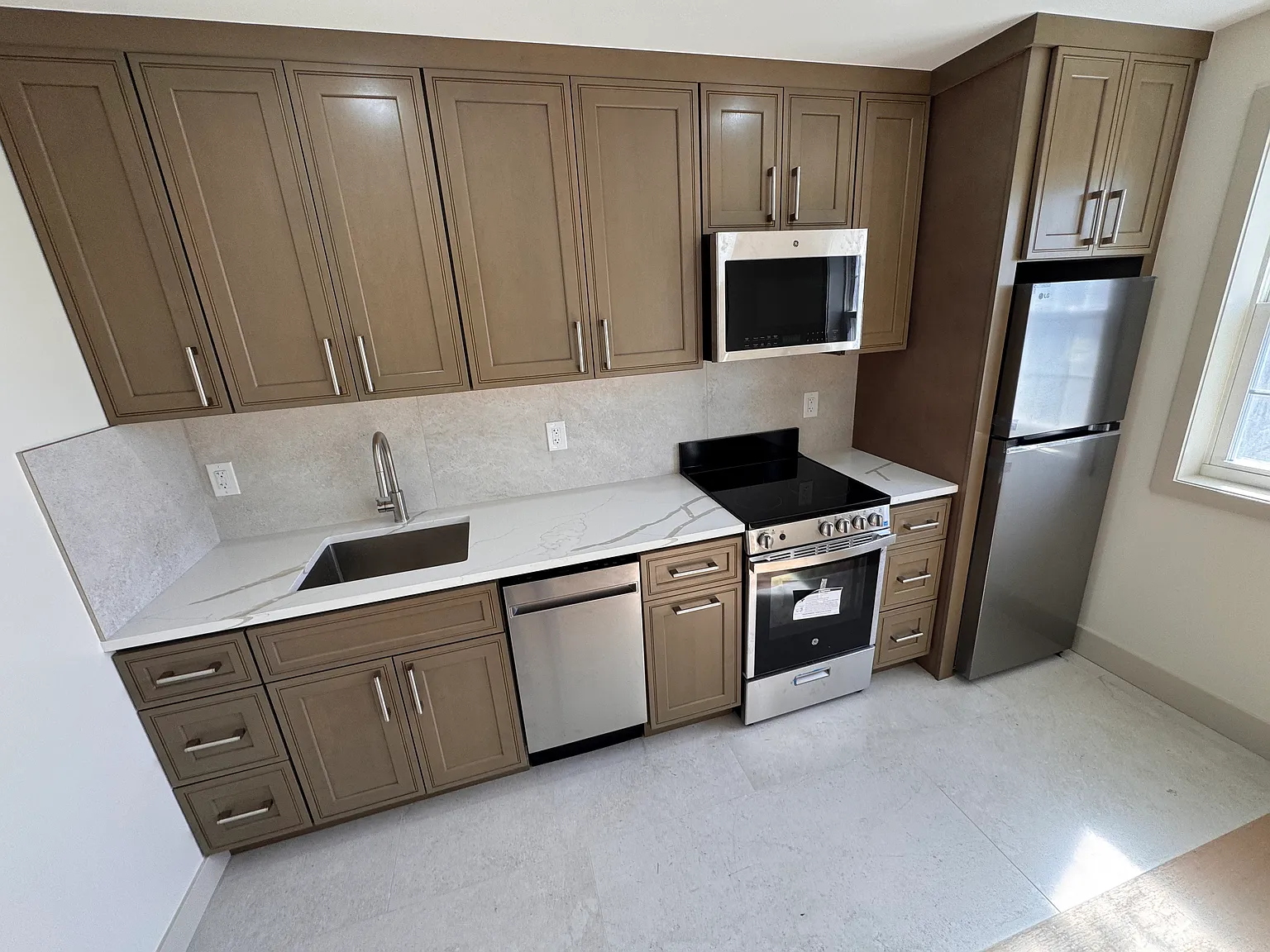 2 bed, 720 sqft, $3,200 — Photo 1