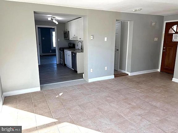 5th image of 2806 Anzac Ave