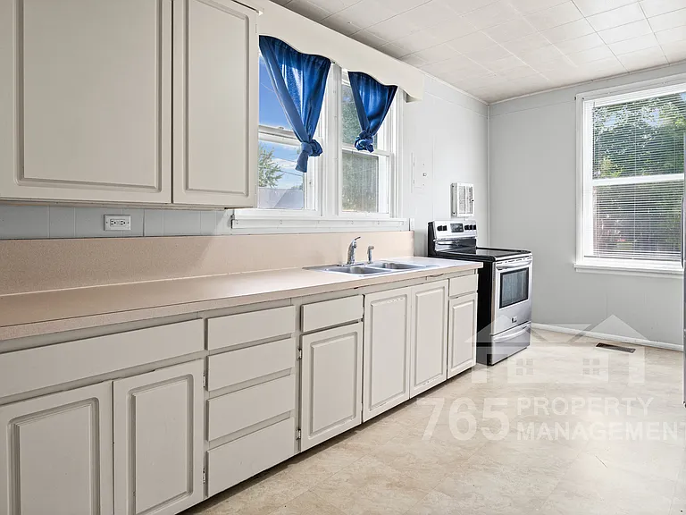 308 N 5th St — Photo 5