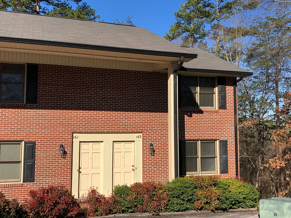 163 Hillcrest Dr