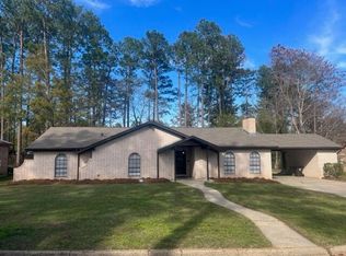 724 Berkshire Dr, Hattiesburg, MS 39402