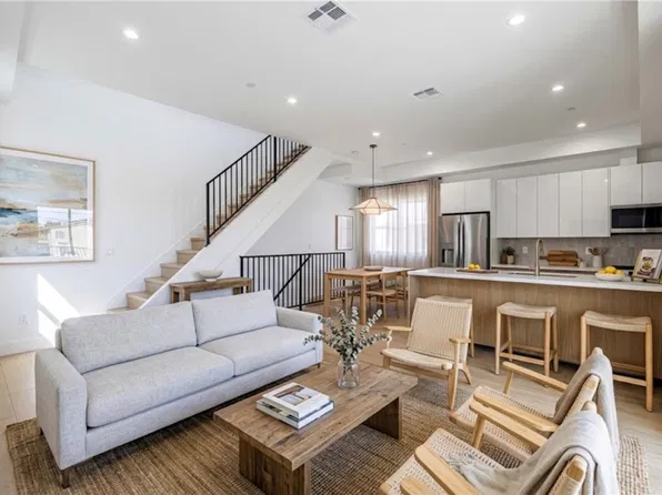 5935 Woodman Ave, Van Nuys, CA