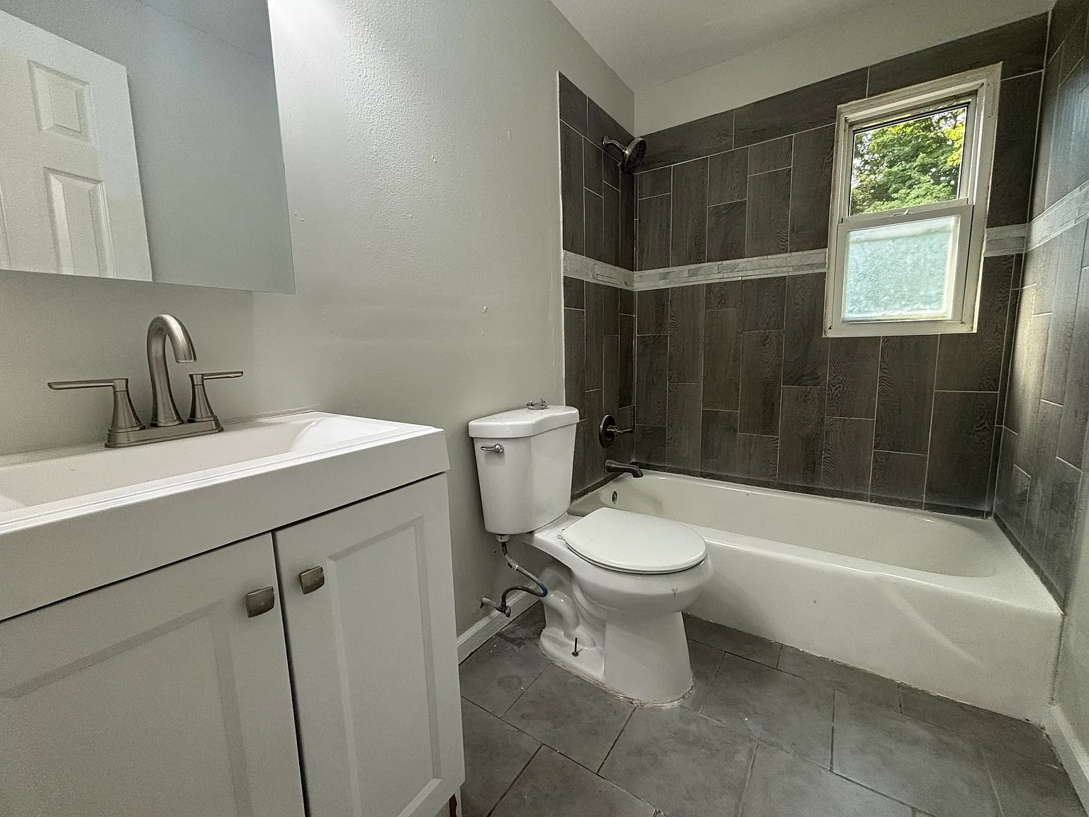 3 bed, 900 sqft, $1,895 — Photo 3