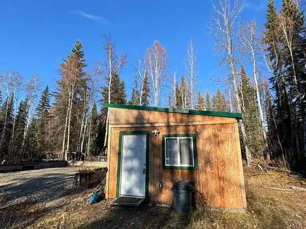 3730 Lismore Cir, North Pole, AK 99705