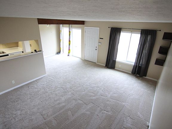 4th image of 810 Bellevue Rd APT 208