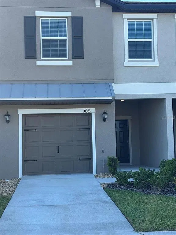 3 bed, 2.5 bath, 1666 sqft, $2,100 — Photo 2
