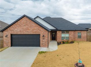 948 Tracey Ln, Pea Ridge, AR 72751