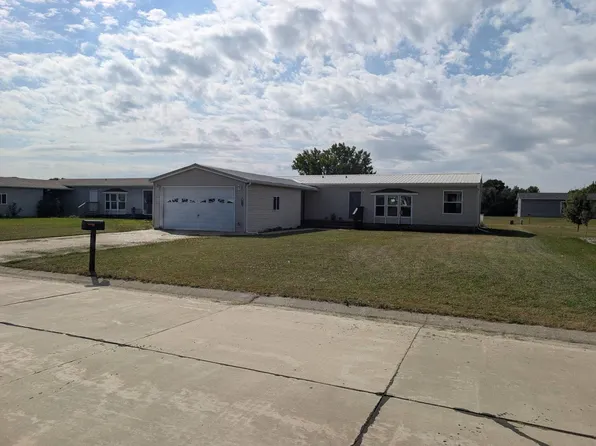 885 1st St, Harvey, ND 58341