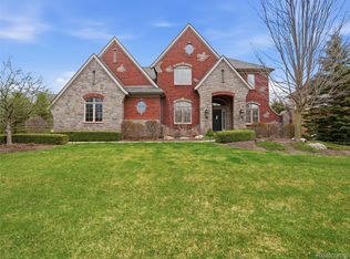 3085 Royal Berkshire Ln, Oakland, MI 48363