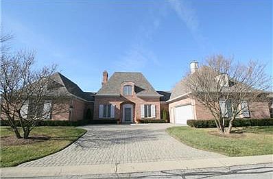 Outstanding all brick free-standing condo for the person who is looking to downsize, but not too much. With over 4,400 square feet, this homes offers an open floor plan for today's lifestyle. This is a must see to appreciate!
