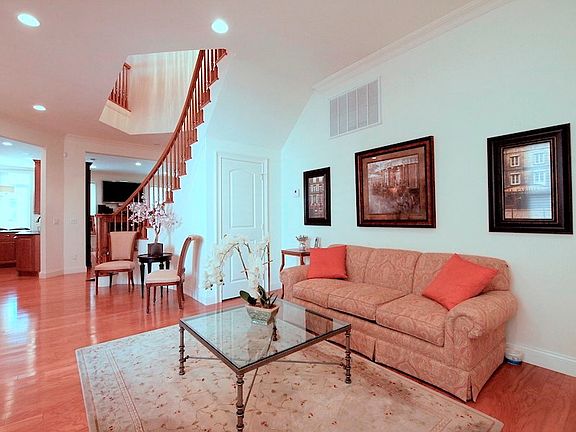 5th image of 328 Trotting Ln