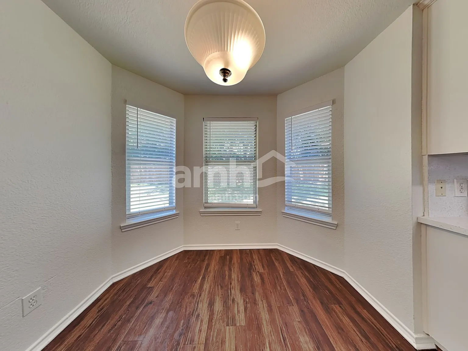 3 bed, 2.0 bath, 1413 sqft, $1,985 — Photo 4
