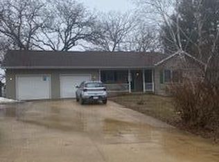 22703 Oak Hill Dr, Spring Valley, MN 55975