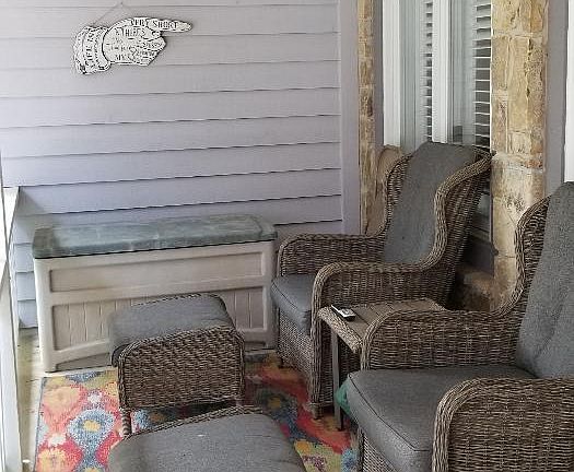 3rd image of 122 Huntington Dr