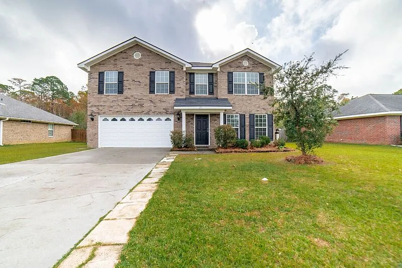 4 bed, 2.5 bath, 2210 sqft, $2,100 — Photo 2