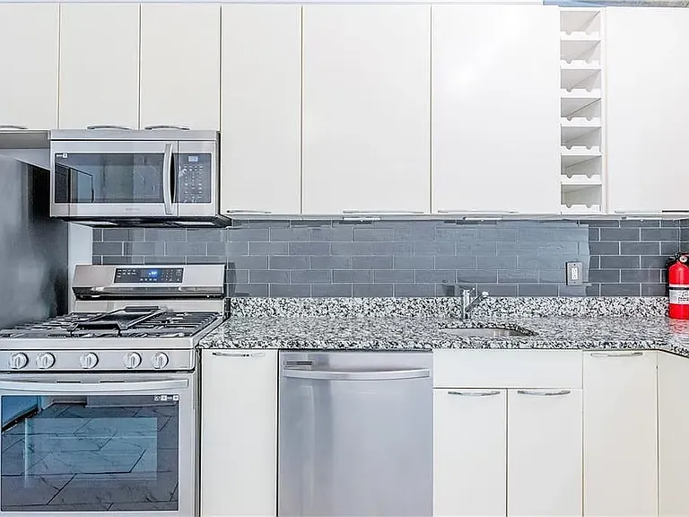 210 Walker St SW #1 — Photo 15