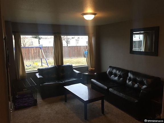 3rd image of 1510 Meadow Ln