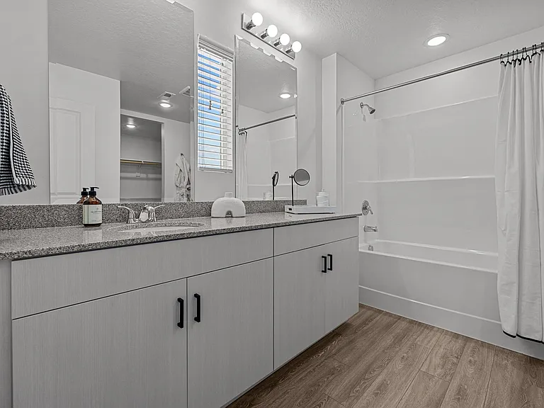 Desert Village Townhomes — Photo 7
