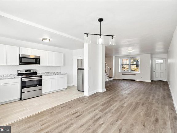 5th image of 215 N Cedar Ln