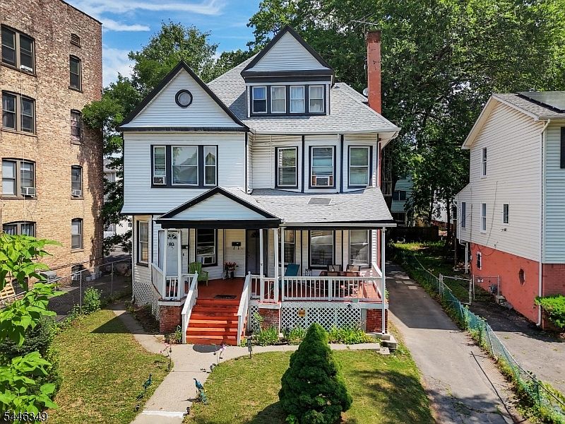 1st image of 92 Chestnut St