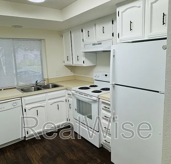 4278 Meadowbrook Ct NE — Photo 5