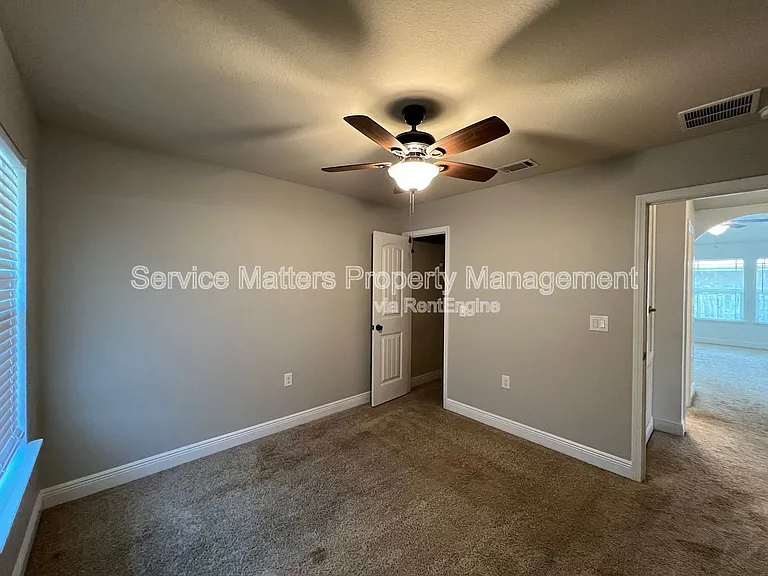 4496 Fiske St — Photo 32