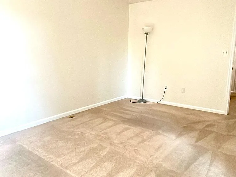 12723 Sullivan Ct — Photo 13
